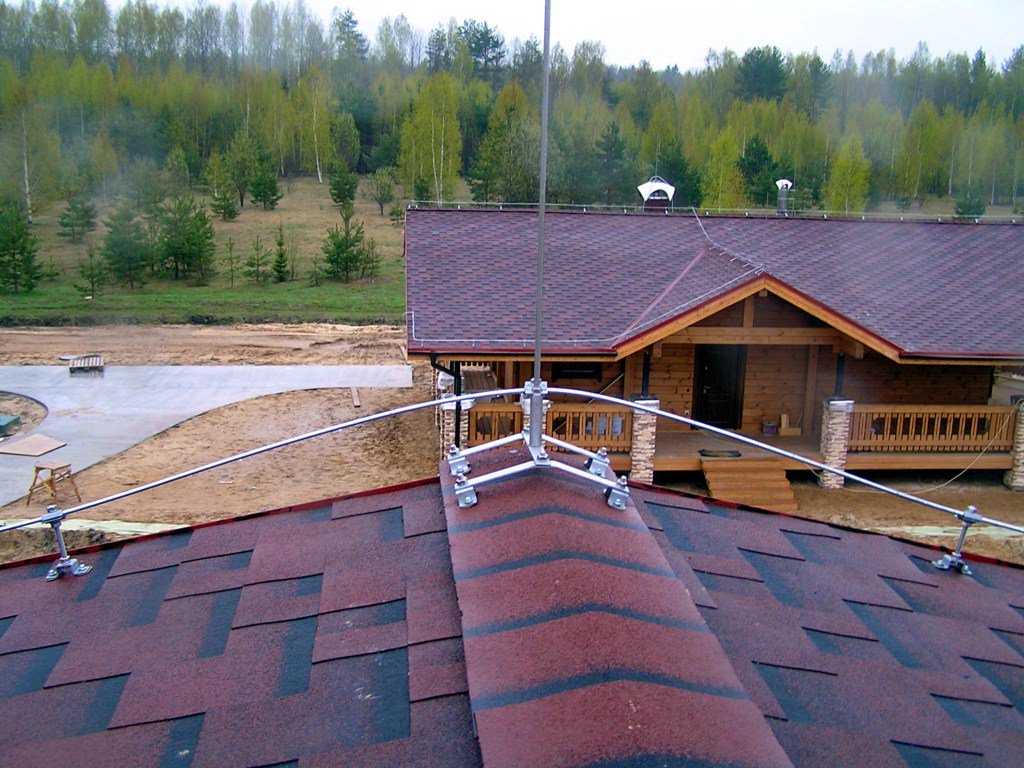 Какой молниеприемник лучше выбрать для частного дома? Какой молниеприемник лучше выбрать для частного дома?